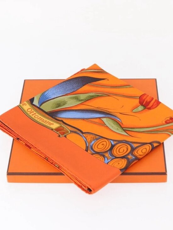 HERMES Carre 90 Scarf 